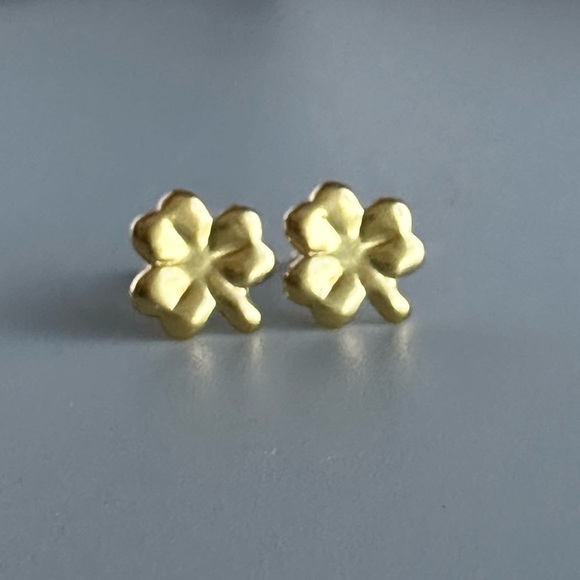 14k Gold Vermeil Four Leaf Clover Stud Earrings - Picture 5 of 12